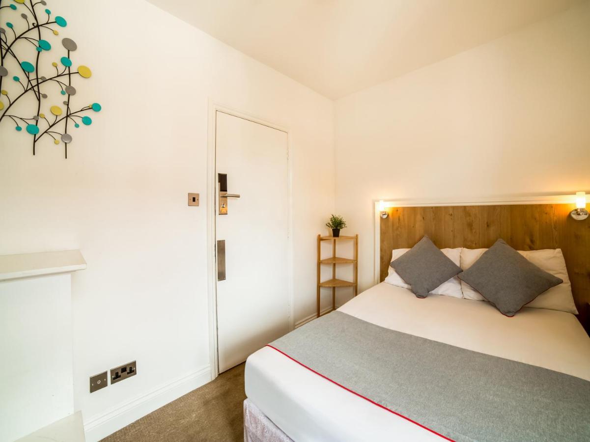 Oyo Tamtam Acton Hotel Londra Esterno foto