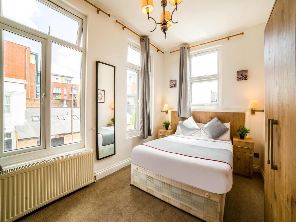 Oyo Tamtam Acton Hotel Londra Esterno foto