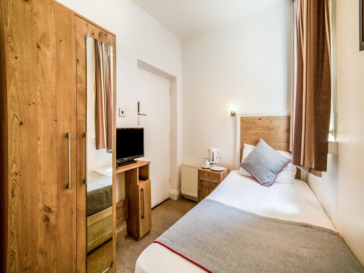 Oyo Tamtam Acton Hotel Londra Esterno foto