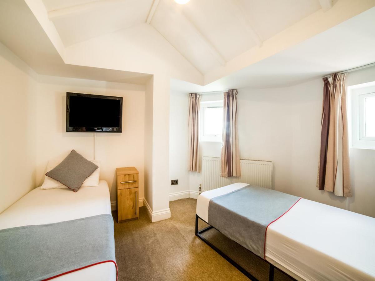 Oyo Tamtam Acton Hotel Londra Esterno foto
