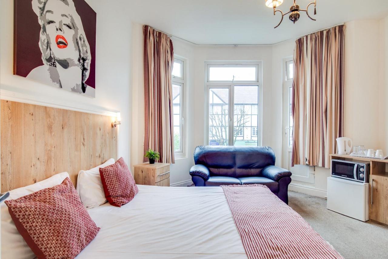 Oyo Tamtam Acton Hotel Londra Esterno foto