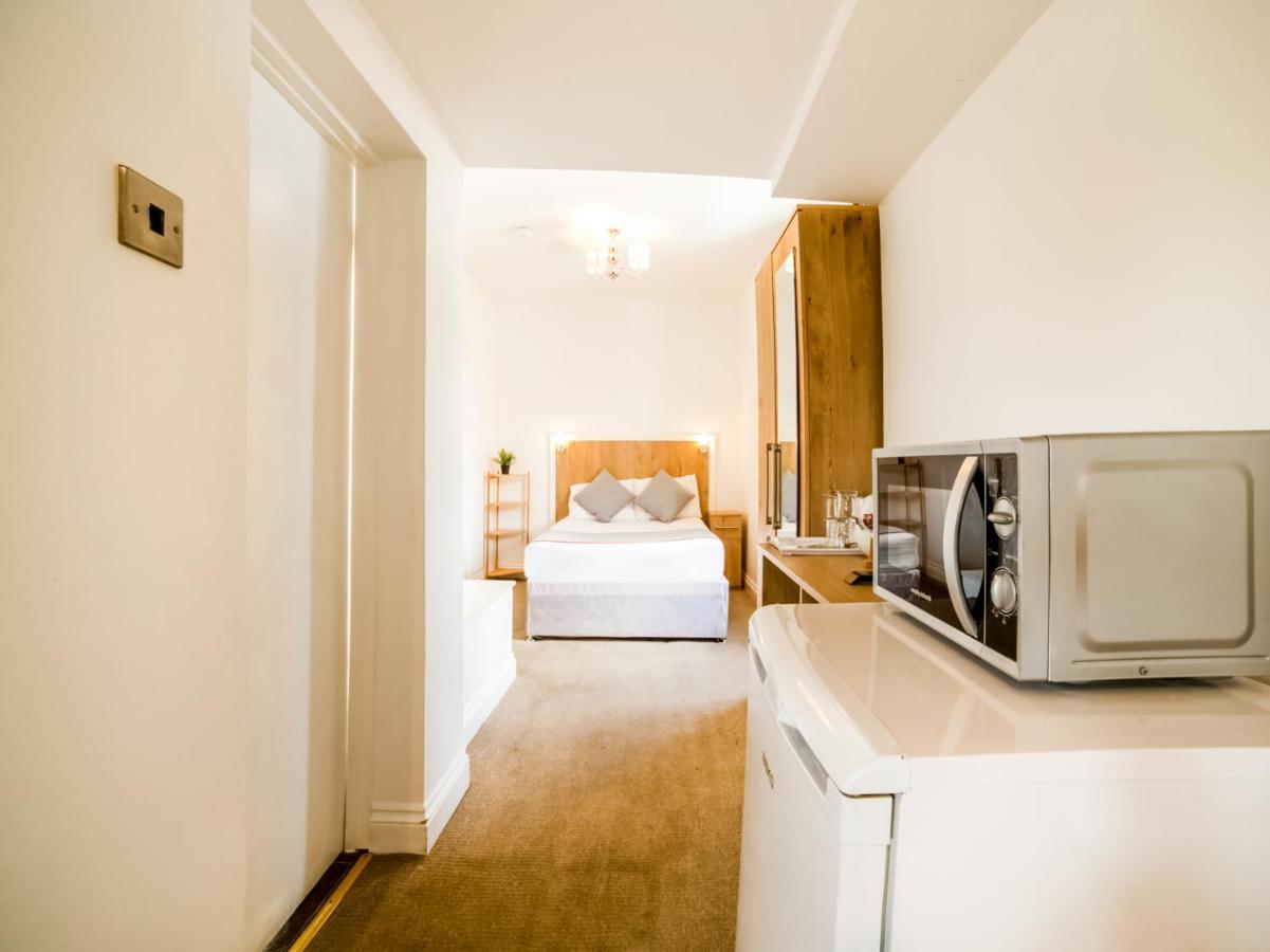 Oyo Tamtam Acton Hotel Londra Esterno foto