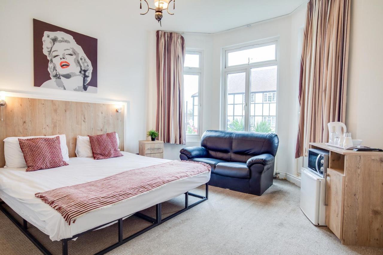Oyo Tamtam Acton Hotel Londra Esterno foto
