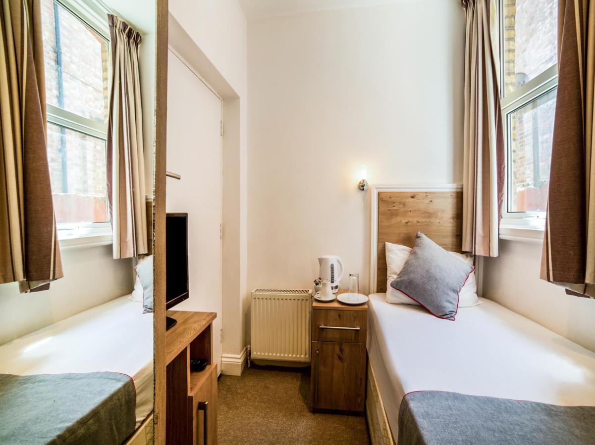 Oyo Tamtam Acton Hotel Londra Esterno foto