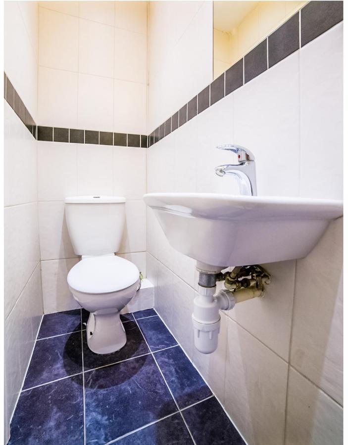 Oyo Tamtam Acton Hotel Londra Esterno foto