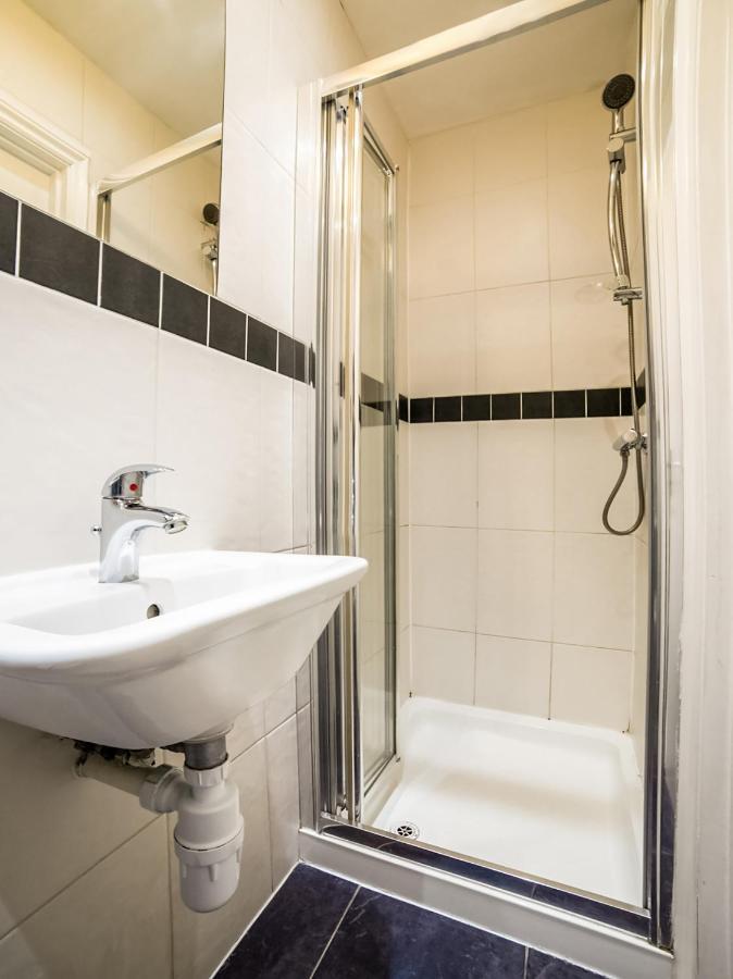 Oyo Tamtam Acton Hotel Londra Esterno foto