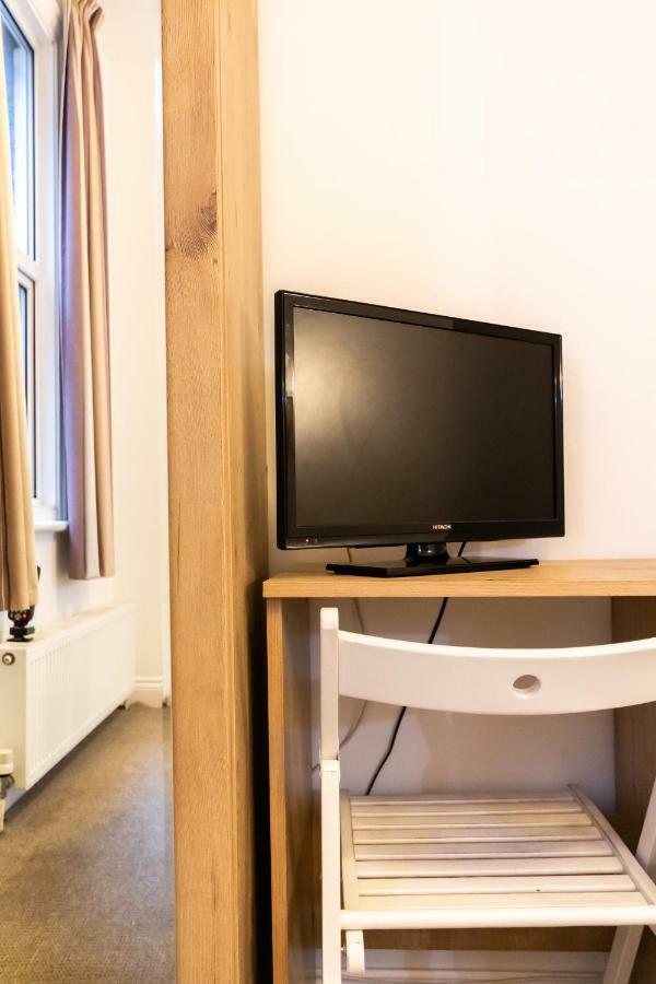 Oyo Tamtam Acton Hotel Londra Esterno foto