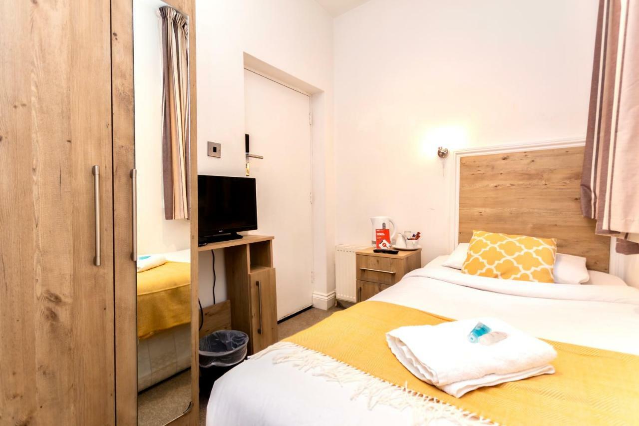 Oyo Tamtam Acton Hotel Londra Esterno foto