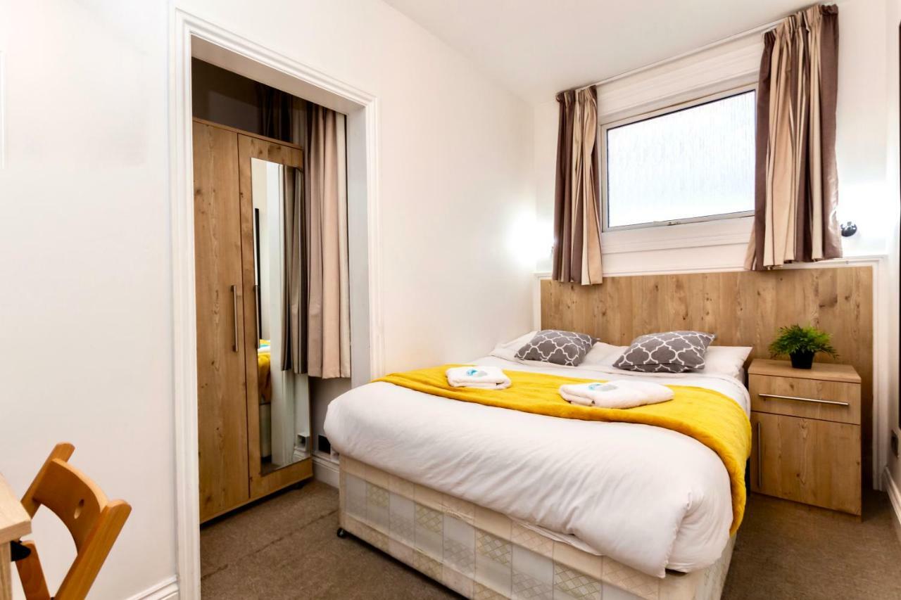 Oyo Tamtam Acton Hotel Londra Esterno foto