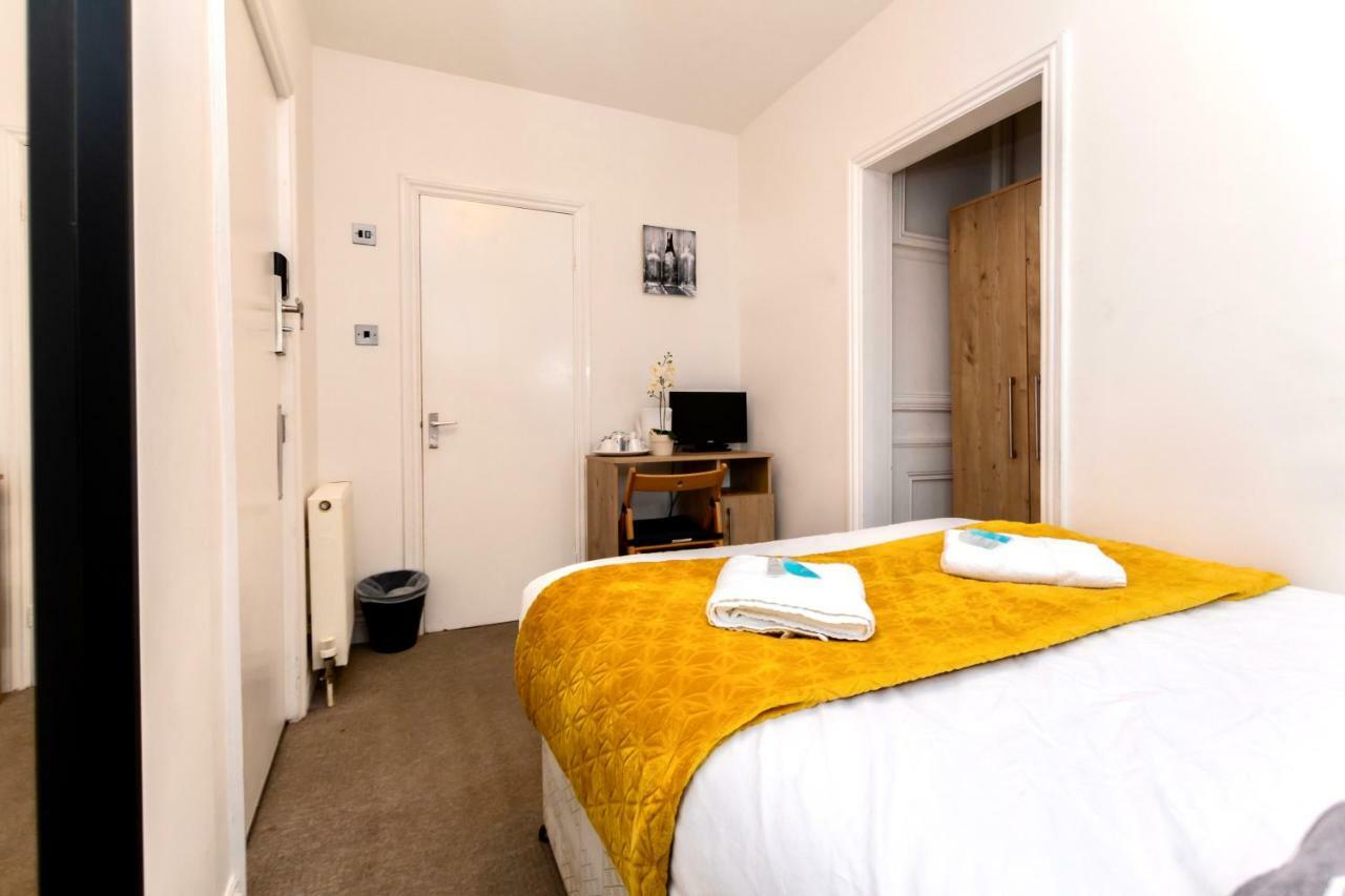 Oyo Tamtam Acton Hotel Londra Esterno foto
