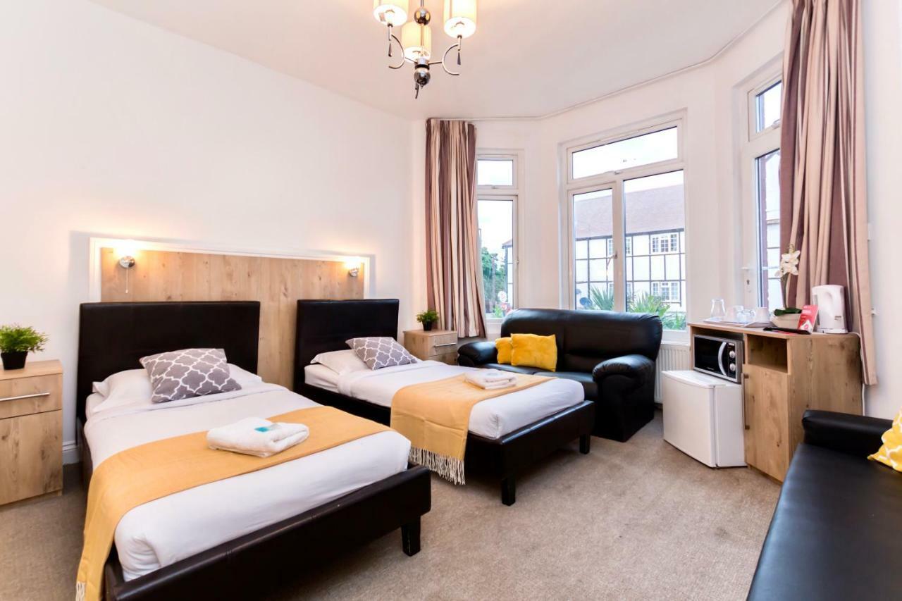 Oyo Tamtam Acton Hotel Londra Esterno foto