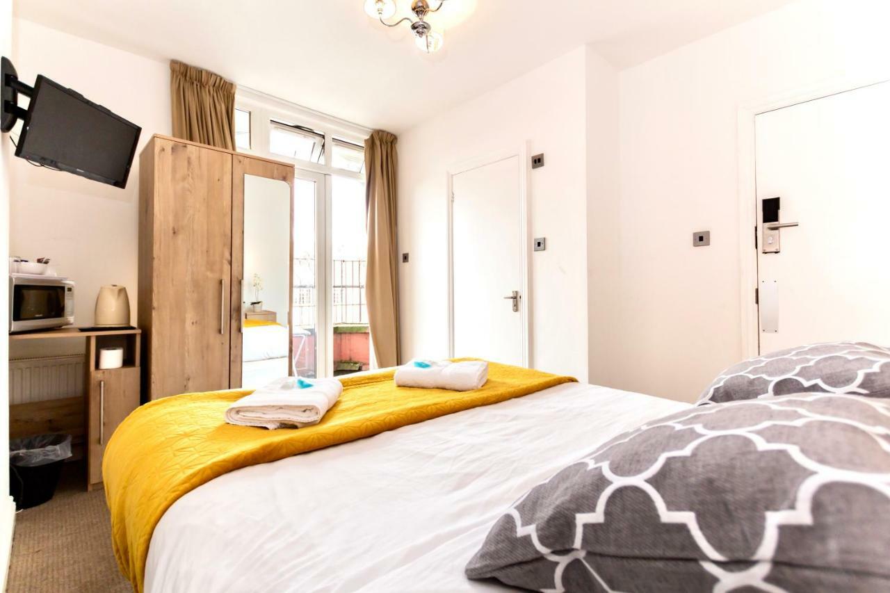 Oyo Tamtam Acton Hotel Londra Esterno foto
