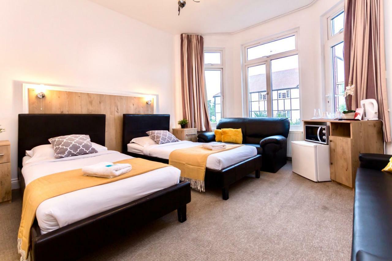 Oyo Tamtam Acton Hotel Londra Esterno foto