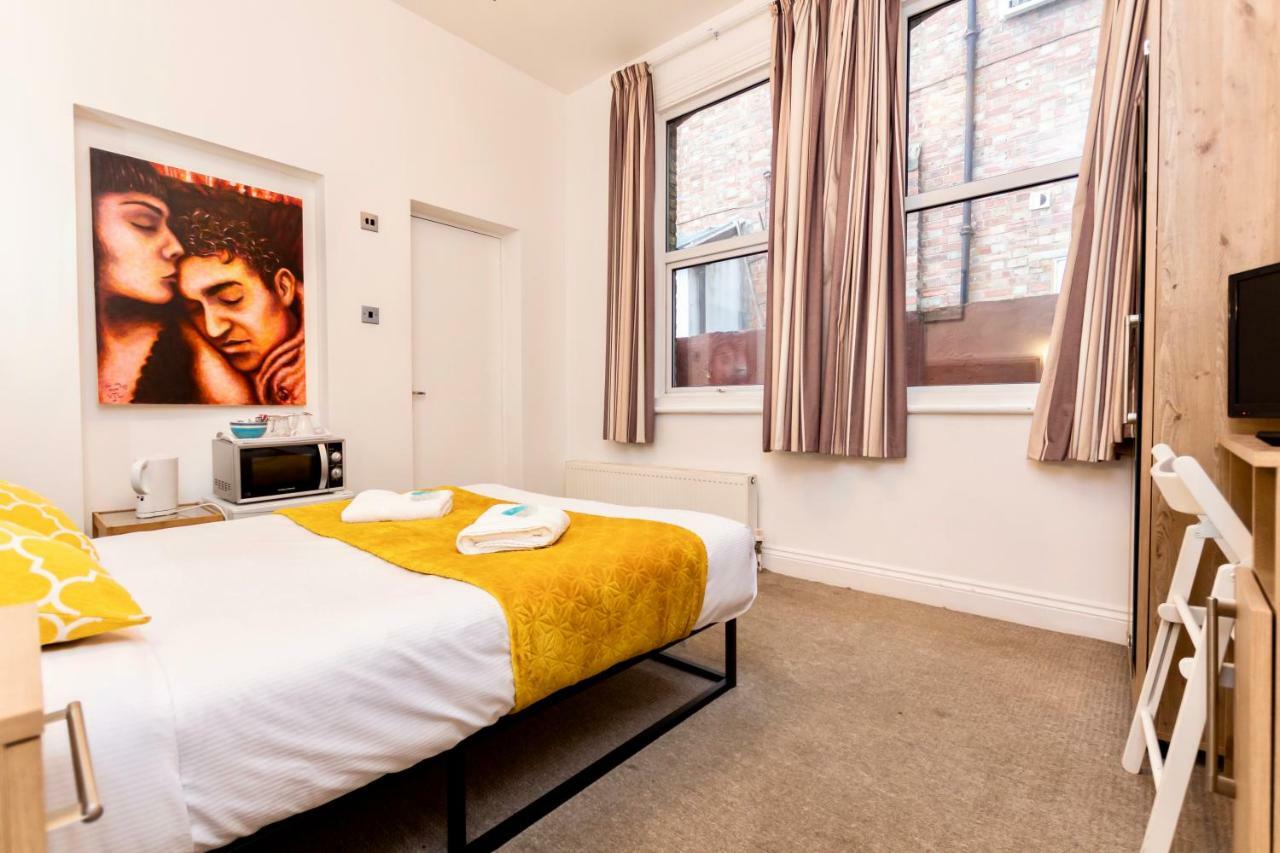 Oyo Tamtam Acton Hotel Londra Esterno foto