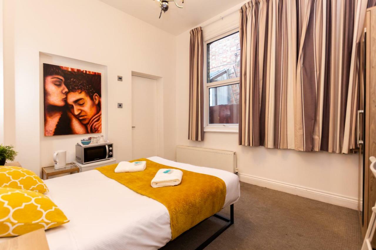 Oyo Tamtam Acton Hotel Londra Esterno foto