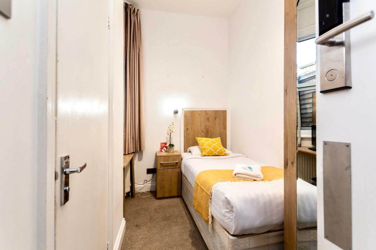Oyo Tamtam Acton Hotel Londra Esterno foto