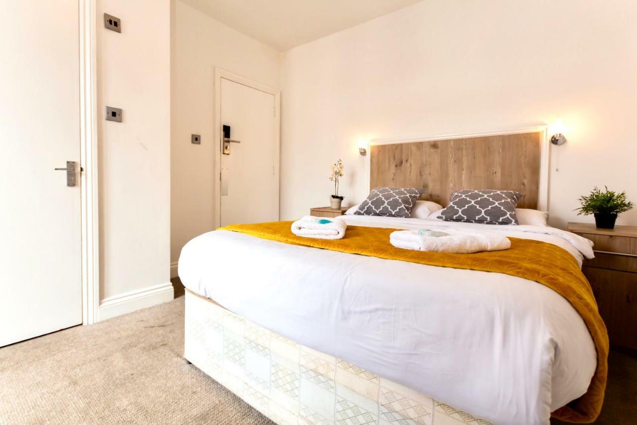 Oyo Tamtam Acton Hotel Londra Esterno foto