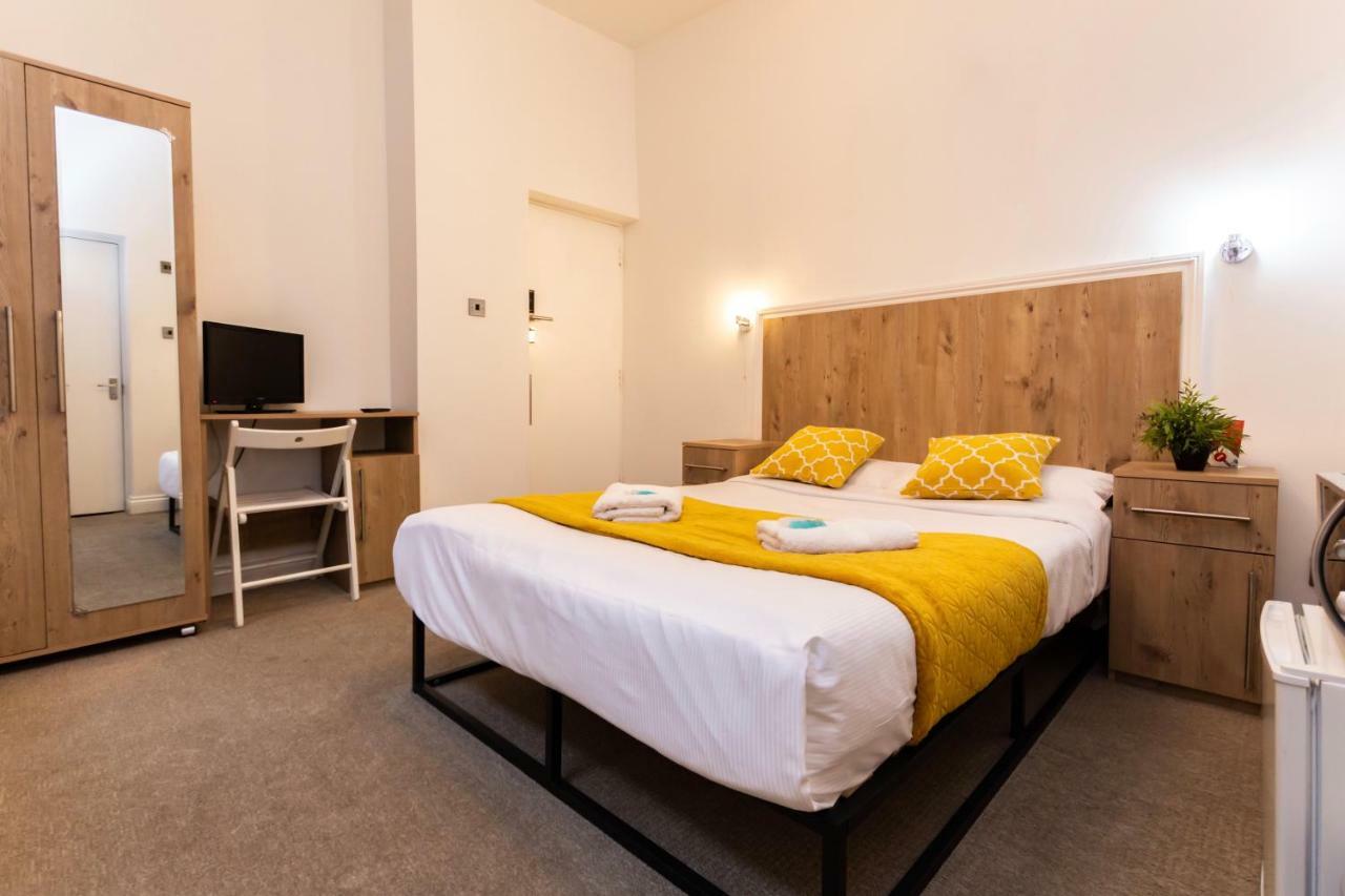 Oyo Tamtam Acton Hotel Londra Esterno foto