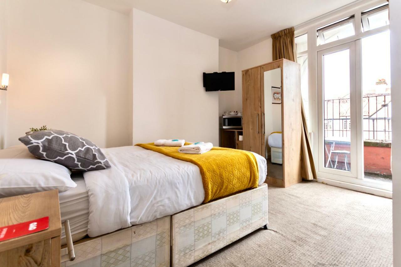 Oyo Tamtam Acton Hotel Londra Esterno foto