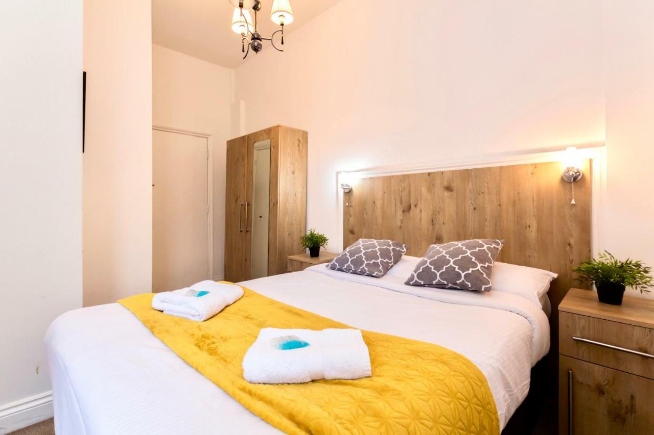 Oyo Tamtam Acton Hotel Londra Esterno foto